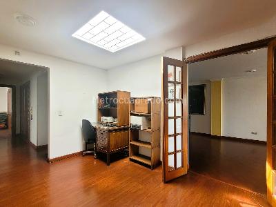 Apartamento de 3 alcobas en venta en San Patricio, Bogotá, 218 m² · foto 11 de 19