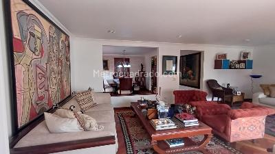 Apartamento de 3 alcobas en venta en Chico Navarra, Bogotá, 193 m² · foto 2 de 20