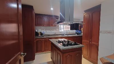 Apartamento de 3 alcobas en venta en Chico Navarra, Bogotá, 193 m² · foto 10 de 20