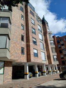 Apartamento de 2 alcobas en venta en Bella Suiza Altos De, Bogotá, 77 m² · foto 1 de 18