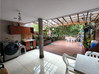 Casa de 3 alcobas en venta en Cumbres, Envigado, 180 m² · foto 19 de 19