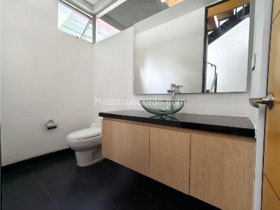 Casa de 4 alcobas en venta en Loma El Atravesado, Envigado, 330 m² · foto 3 de 20
