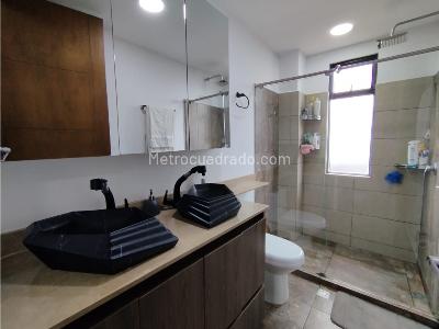 Casa de 5 alcobas en venta en Loma El Escobero, Envigado, 477 m² · foto 15 de 20