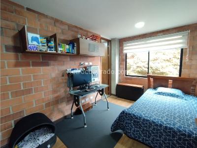 Casa de 5 alcobas en venta en Loma El Escobero, Envigado, 477 m² · foto 16 de 20