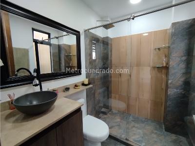 Casa de 5 alcobas en venta en Loma El Escobero, Envigado, 477 m² · foto 17 de 20