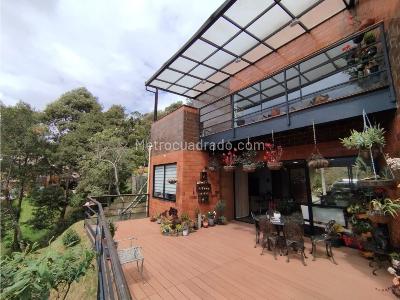 Casa de 5 alcobas en venta en Loma El Escobero, Envigado, 477 m² · foto 4 de 20