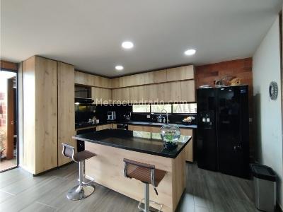 Casa de 5 alcobas en venta en Loma El Escobero, Envigado, 477 m² · foto 7 de 20