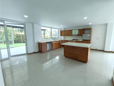 Casa de 3 alcobas en venta en Loma El Escobero, Envigado, 350 m² · foto 11 de 20