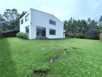 Casa de 3 alcobas en venta en Loma El Escobero, Envigado, 350 m² · foto 18 de 20