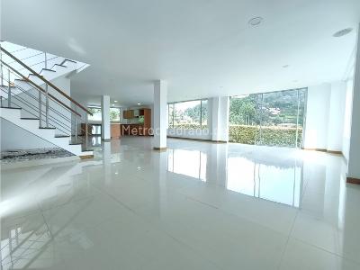 Casa de 3 alcobas en venta en Loma El Escobero, Envigado, 350 m² · foto 4 de 20