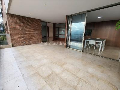 Apartamento de 3 alcobas en venta en Las Palmas, Medellín, 310 m² · foto 4 de 20