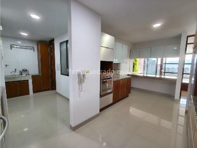 Apartamento de 3 alcobas en venta en Las Palmas, Medellín, 310 m² · foto 10 de 20