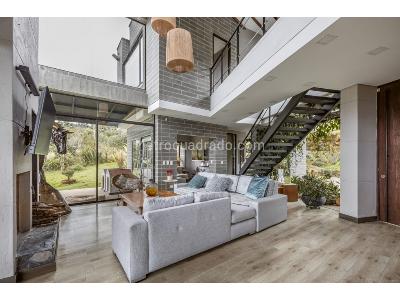 Casa de 3 alcobas en venta en Santa Elena, Medellín, 350 m² · foto 4 de 20