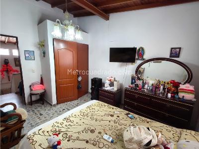 Casa de 4 alcobas en venta en El Velodromo, Medellín, 380 m² · foto 16 de 20