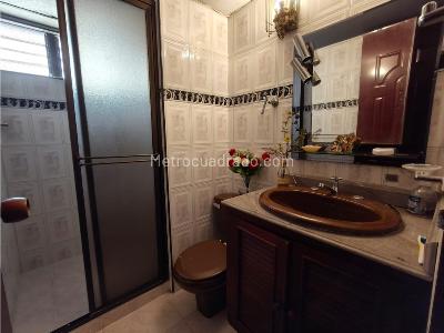 Casa de 4 alcobas en venta en El Velodromo, Medellín, 380 m² · foto 17 de 20