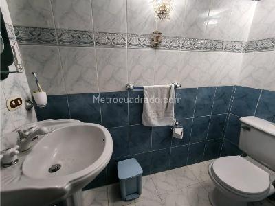 Casa de 4 alcobas en venta en El Velodromo, Medellín, 380 m² · foto 4 de 20