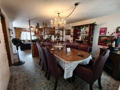 Casa de 4 alcobas en venta en El Velodromo, Medellín, 380 m² · foto 7 de 20