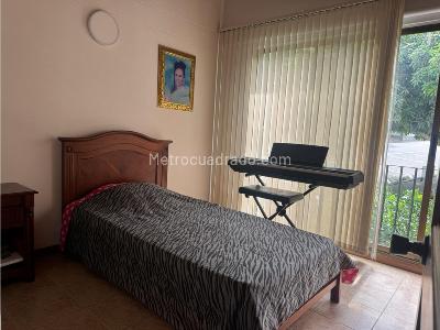 Casa de 4 alcobas en venta en Loma Del Chocho, Envigado, 243 m² · foto 8 de 12