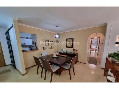 Apartamento de 3 alcobas en venta en Castropol, Medellín, 130 m² · foto 2 de 16