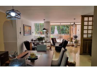 Apartamento de 3 alcobas en venta en Castropol, Medellín, 130 m² · foto 3 de 16