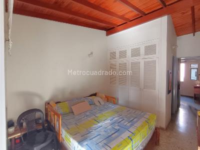 Casa de 5 alcobas en venta en Los Colores, Medellín, 314 m² · foto 10 de 11