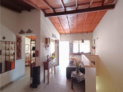 Casa de 5 alcobas en venta en Los Colores, Medellín, 314 m² · foto 2 de 11