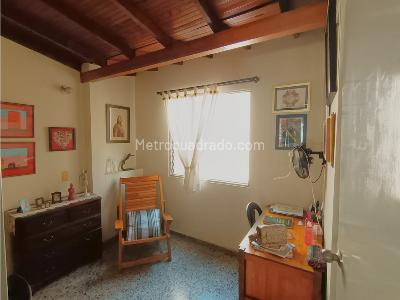 Casa de 5 alcobas en venta en Los Colores, Medellín, 314 m² · foto 7 de 11