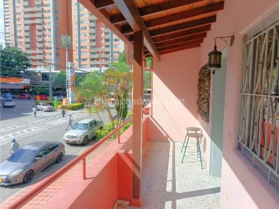 Casa de 5 alcobas en venta en Los Colores, Medellín, 314 m² · foto 8 de 11