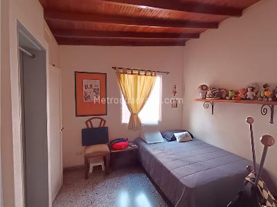 Casa de 5 alcobas en venta en Los Colores, Medellín, 314 m² · foto 9 de 11
