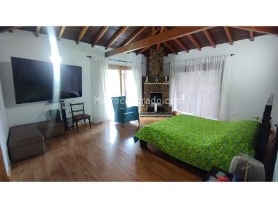 Casa de 3 alcobas en venta en Alto Del Escobero, Envigado, 460 m² · foto 13 de 20