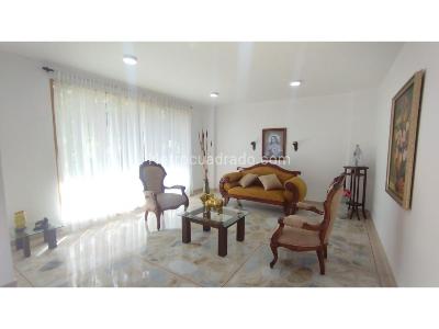 Casa de 3 alcobas en venta en Alto Del Escobero, Envigado, 460 m² · foto 2 de 20
