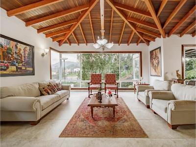 Casa de 4 alcobas en venta en Alto Del Escobero, Envigado, 407 m² · foto 4 de 20