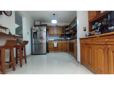 Casa de 4 alcobas en venta en Belen Malibu, Medellín, 250 m² · foto 3 de 19
