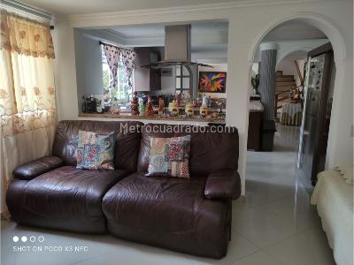Casa de 3 alcobas en venta en Las Antillas, Envigado, 267 m² · foto 4 de 15