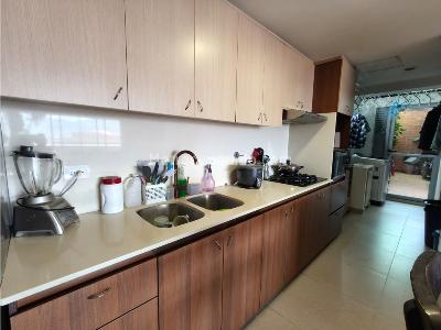 Apartamento de 3 alcobas en venta en Loma El Escobero, Envigado, 114 m² · foto 2 de 20