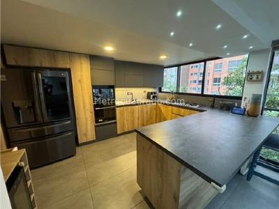 Casa de 4 alcobas en venta en El Tesoro, Medellín, 248 m² · foto 3 de 20