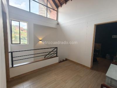 Casa de 4 alcobas en venta en El Tesoro, Medellín, 248 m² · foto 18 de 20