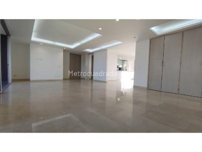 Apartamento de 3 alcobas en venta en El Tesoro, Medellín, 220 m² · foto 2 de 20