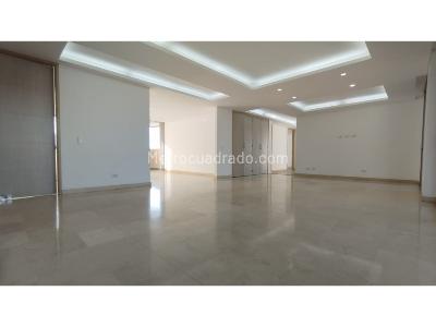 Apartamento de 3 alcobas en venta en El Tesoro, Medellín, 220 m² · foto 3 de 20