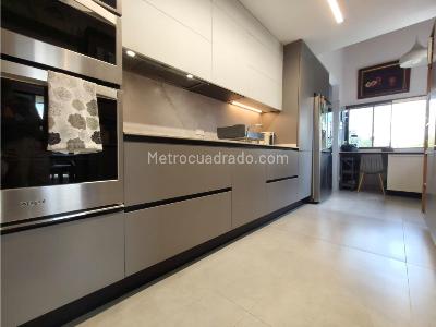 Apartamento de 3 alcobas en venta en El Tesoro, Medellín, 240 m² · foto 16 de 20