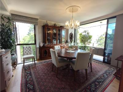 Apartamento de 3 alcobas en venta en El Tesoro, Medellín, 240 m² · foto 5 de 20