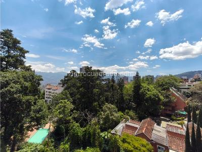 Apartamento de 3 alcobas en venta en El Tesoro, Medellín, 240 m² · foto 7 de 20