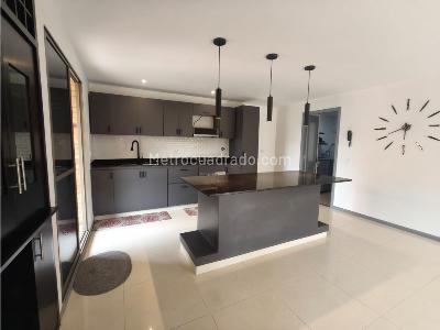 Apartamento de 3 alcobas en venta en Aves Maria, Sabaneta, 235 m² · foto 12 de 20