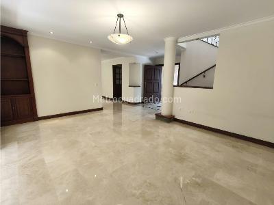 Casa de 3 alcobas en venta en Los Balsos, Medellín, 217 m² · foto 6 de 20