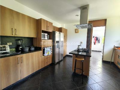 Casa de 4 alcobas en venta en Loma El Escobero, Envigado, 350 m² · foto 12 de 20