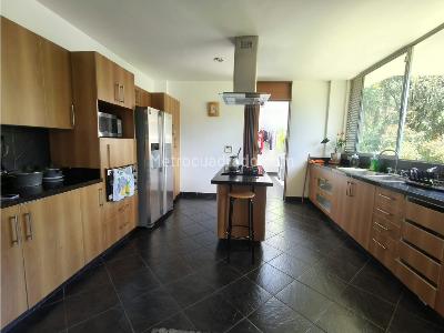 Casa de 4 alcobas en venta en Loma El Escobero, Envigado, 350 m² · foto 13 de 20