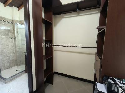Casa de 4 alcobas en venta en Loma El Escobero, Envigado, 350 m² · foto 17 de 20