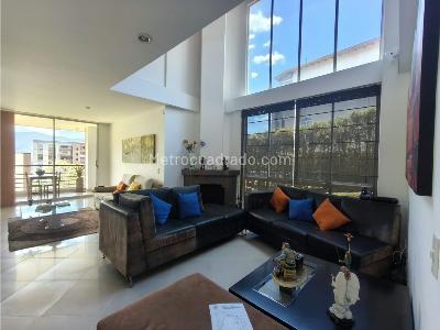 Casa de 4 alcobas en venta en Loma El Escobero, Envigado, 350 m² · foto 2 de 20
