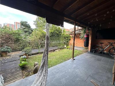 Casa de 3 alcobas en venta en Claraval, Envigado, 260 m² · foto 2 de 15