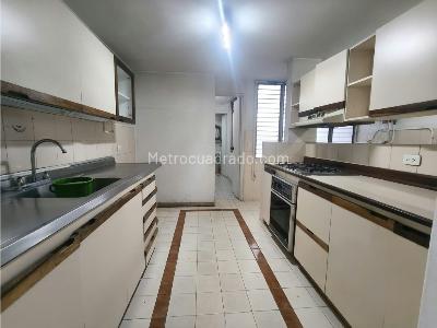 Apartamento de 3 alcobas en venta en Conquistadores, Medellín, 120 m² · foto 2 de 20